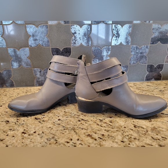 Fashion Booties size 5 - Picture 4 of 5